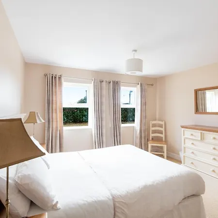 11 Dingle Manor, Stunning 3-bed House *