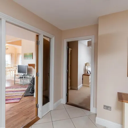 Сasa de vacaciones 11 Dingle Manor, Stunning 3-bed House