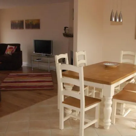 11 Dingle Manor, Stunning 3-bed House Сasa de vacaciones Emlagh East
